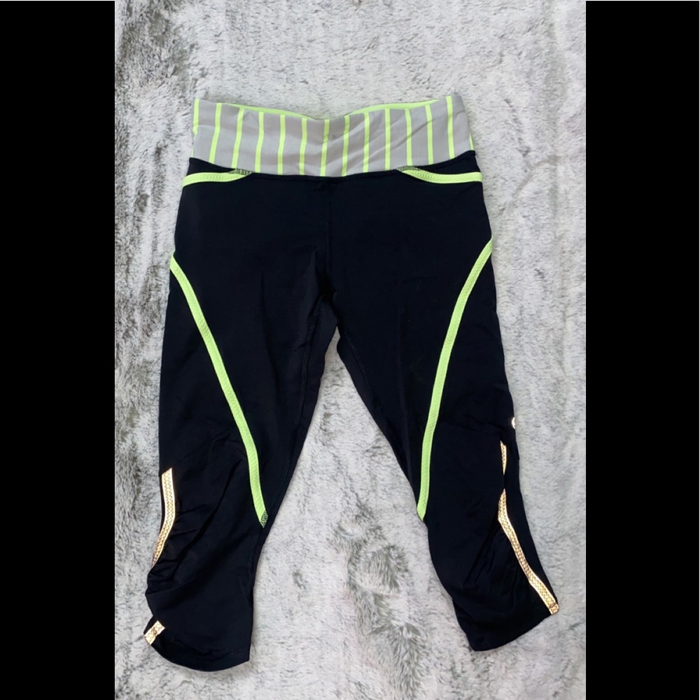 😍 Lululemon Lime Striped Crops